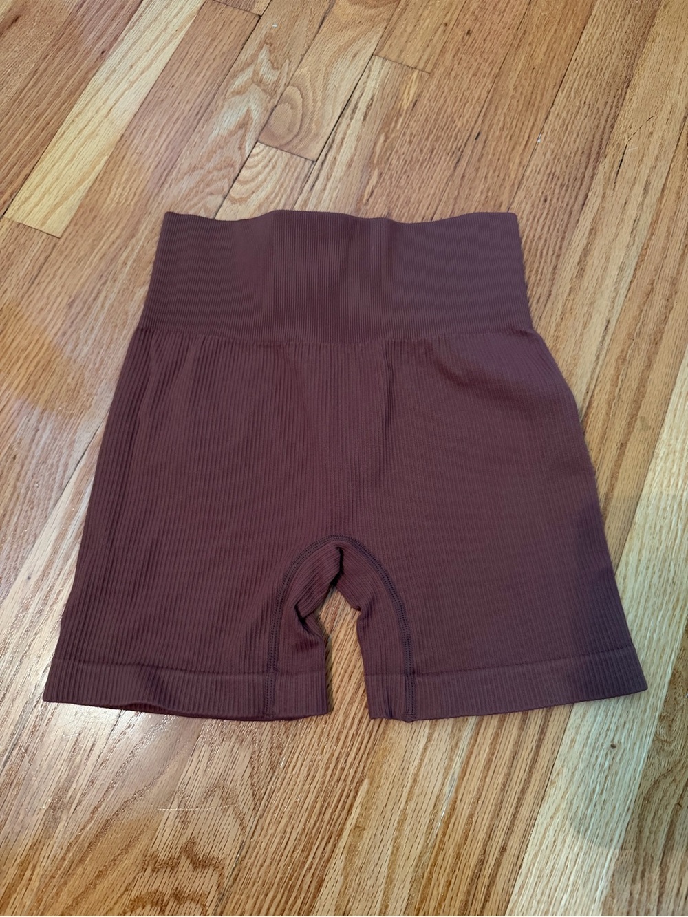 High-Waist Ribbed Bike Shorts - Brown